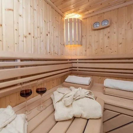 Kirstin - Pool, Jacuzzi, Sauna *